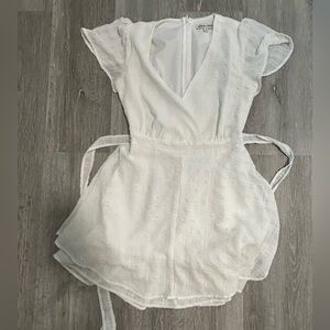 Chic White Mini Dress with Tie Waist